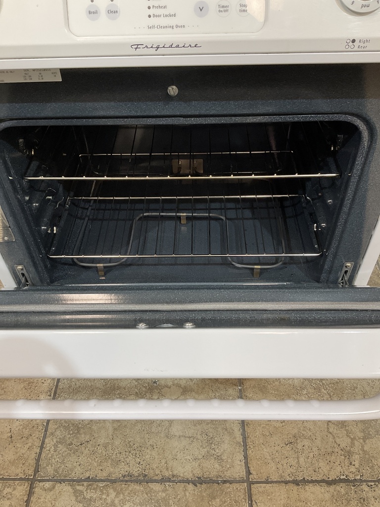 Frigidaire Used Electric Stove 220volts (40/50 AMP) 30inches {4 prong} (White)
