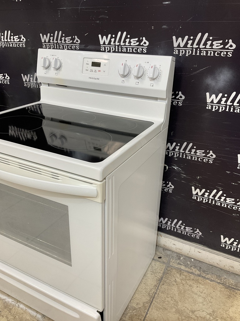 Frigidaire Used Electric Stove 220volts (40/50 AMP) 30inches {4 prong} (White)