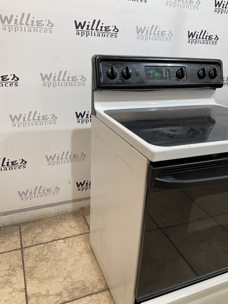 Ge Used Electric Stove 220volts (40/50 AMP) 30inches {3 prong} (White/Black) 