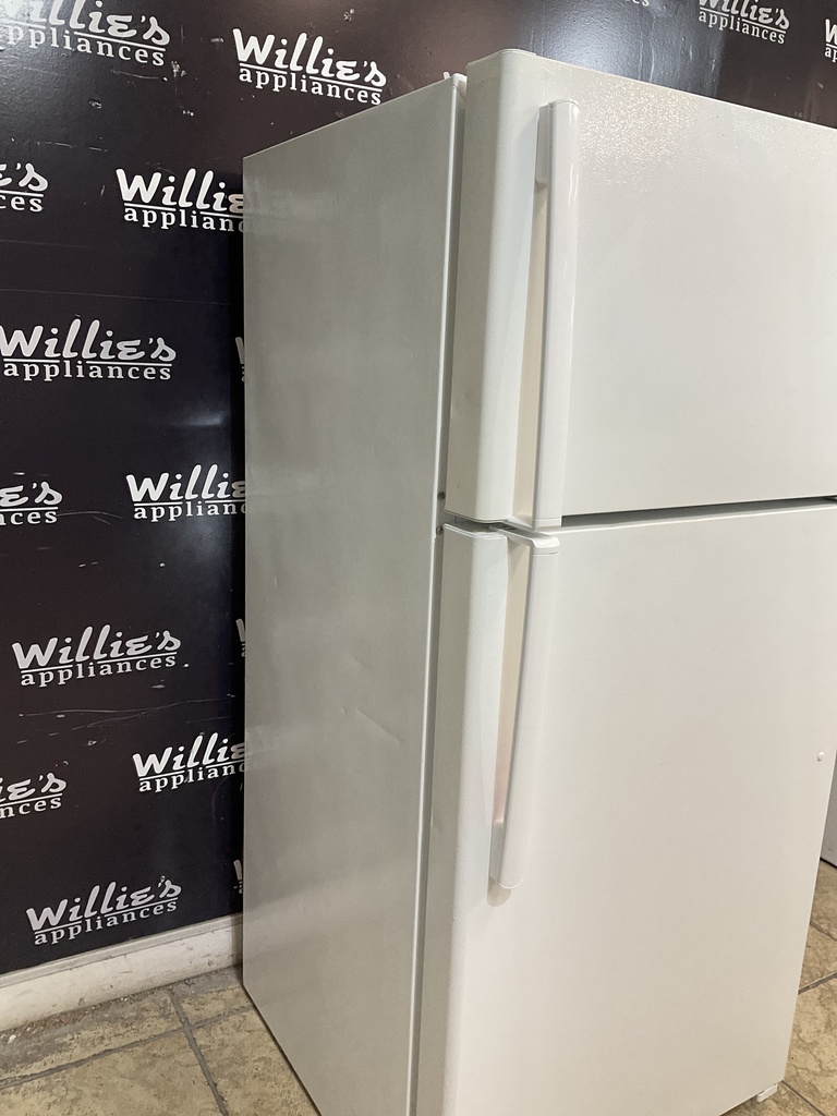 Ge Used Refrigerator Top and Bottom 28x61 1/2” (White) 