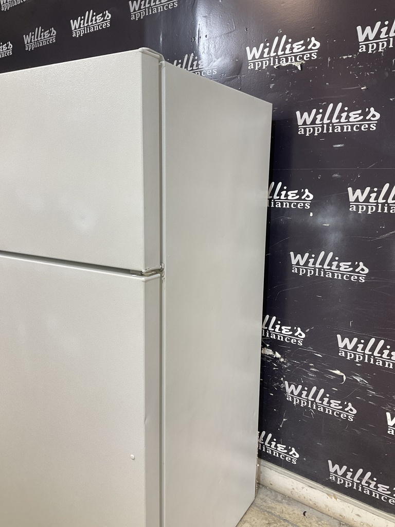 Hotpoint Used Refrigerator Top and Bottom 28x61 1/2” (White) 