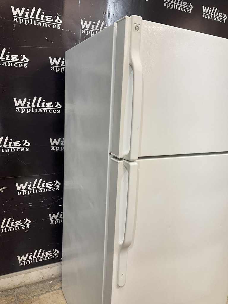Ge Used Refrigerator Top and Bottom 28x61 1/2” (White) 