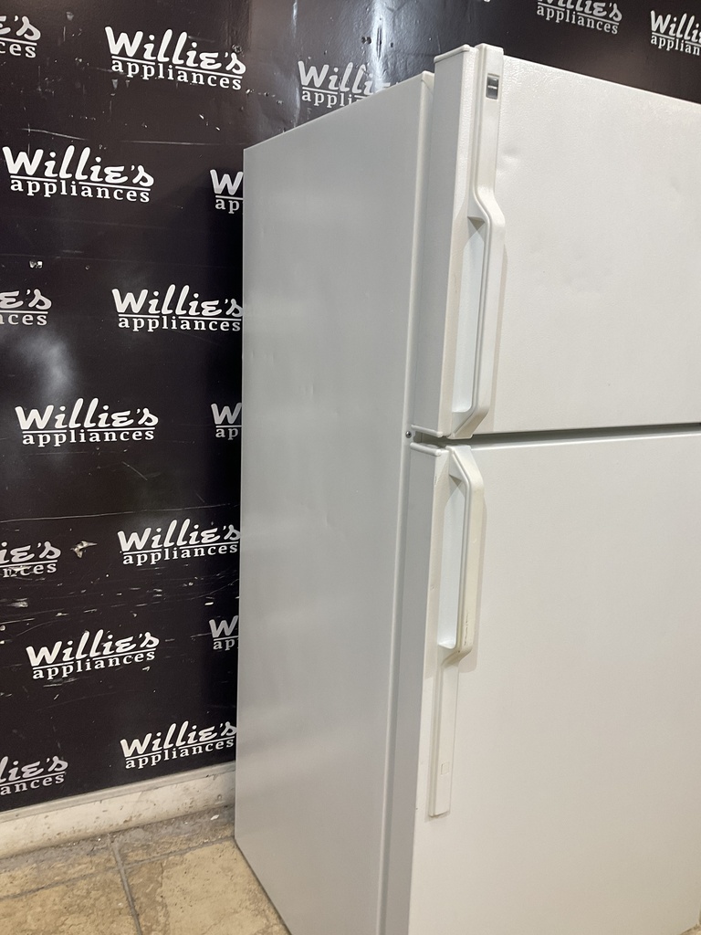 Hotpoint Used Refrigerator Top and Bottom 28x61 1/2” (White)