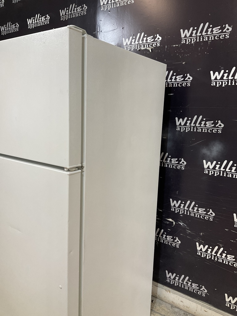 Hotpoint Used Refrigerator Top and Bottom 28x61 1/2” (White) 