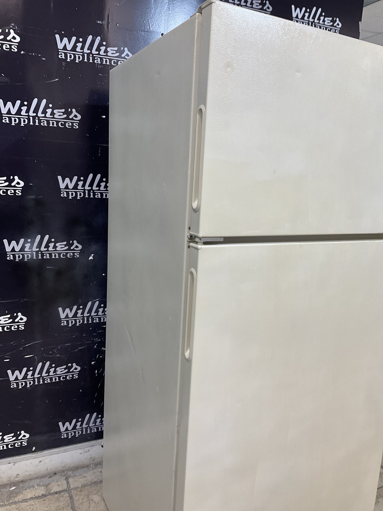 Hotpoint Used Refrigerator Top and Bottom 28x64 (bisque) 