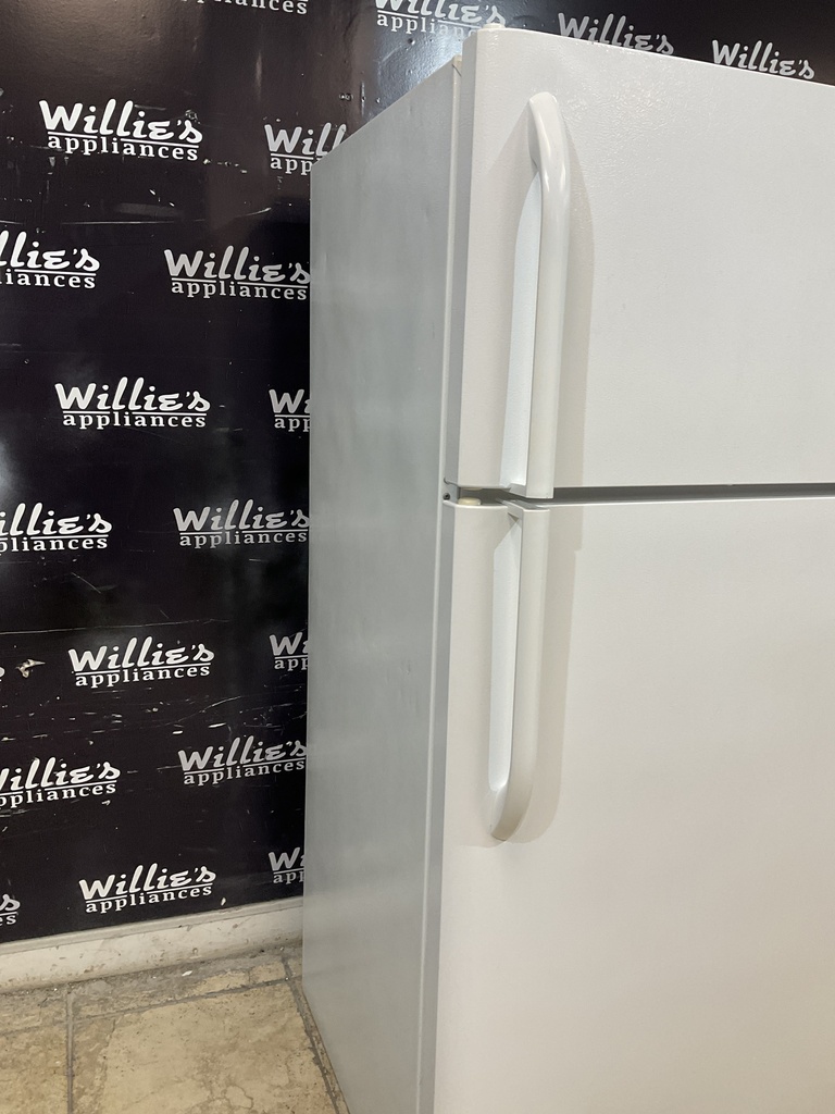 Frigidaire Used Refrigerator Top and Bottom 30x66 (White) 