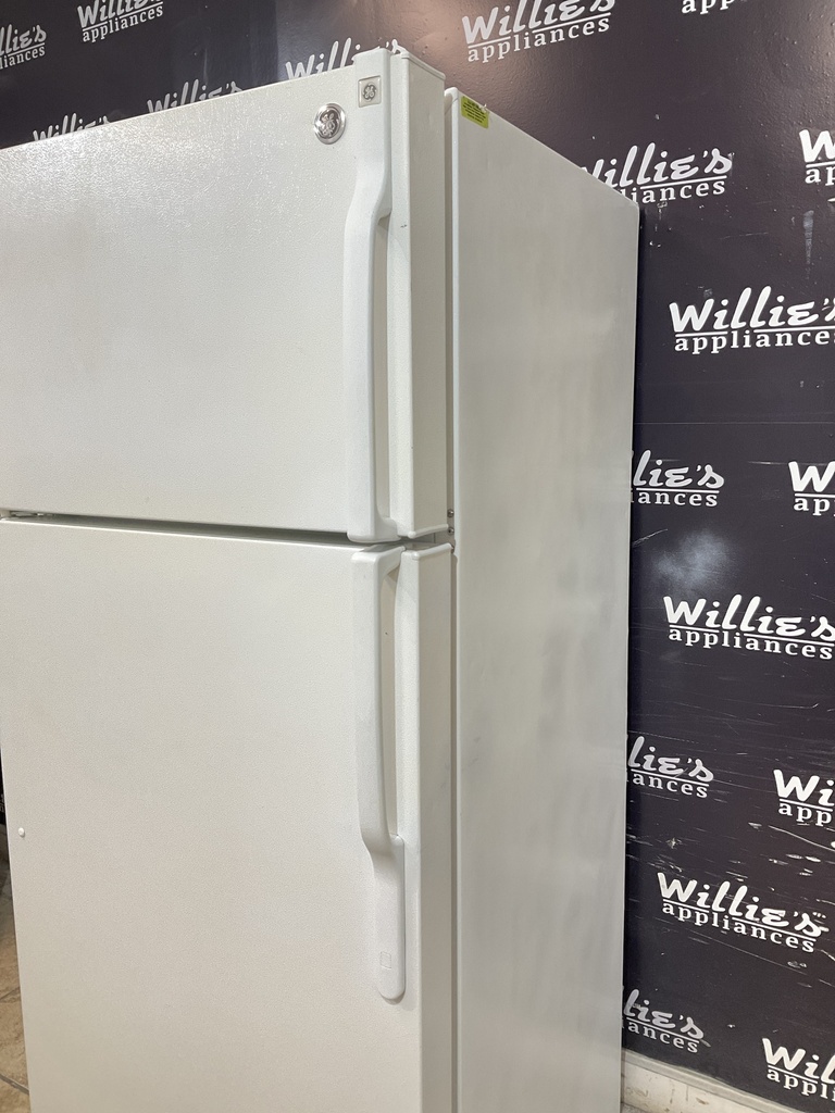 Ge Used Refrigerator Top and Bottom 28x67 1/2” (White) 