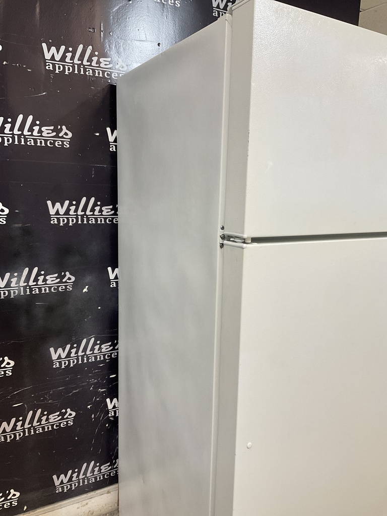 Ge Used Refrigerator Top and Bottom 28x67 1/2” (White) 