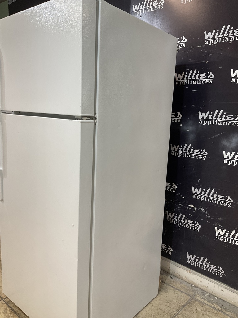 Ge Used Refrigerator Top and Bottom 28x67 (White)