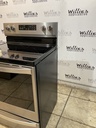 Whirlpool Used Electric Stove 220volts (40/50 AMP) 30inches {4 prong} (Stainless steel) 