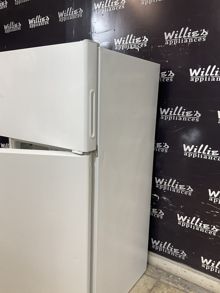 Ge Used Refrigerator Top and Bottom 28x61 1/2” (White) 