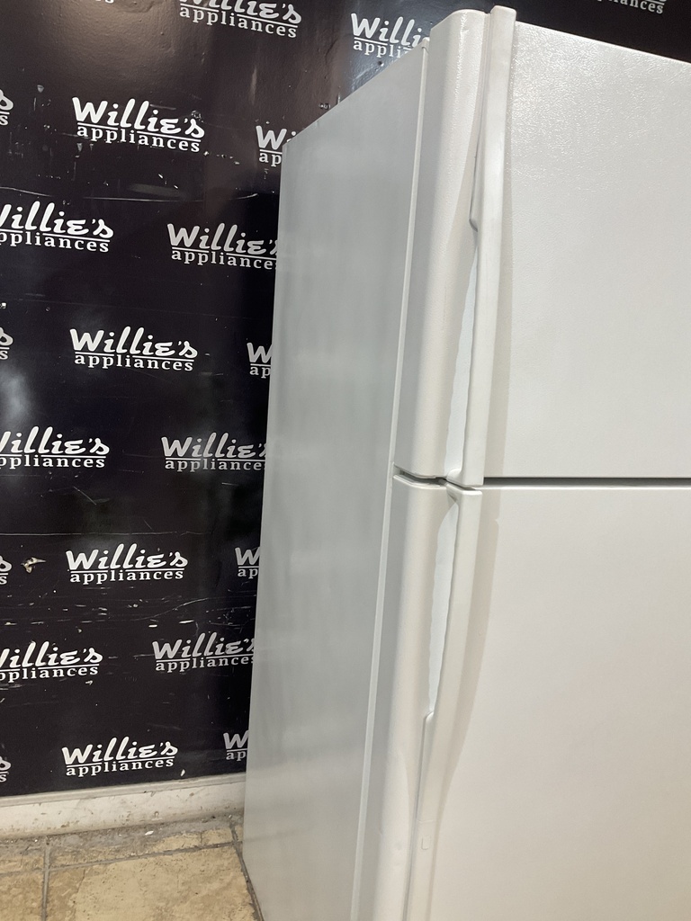 Ge Used Refrigerator Top and Bottom 33x67 1/2” (White) 