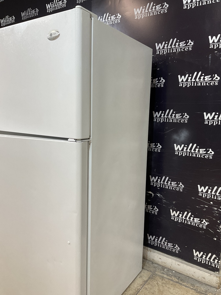 Ge Used Refrigerator Top and Bottom 33x67 1/2” (White) 