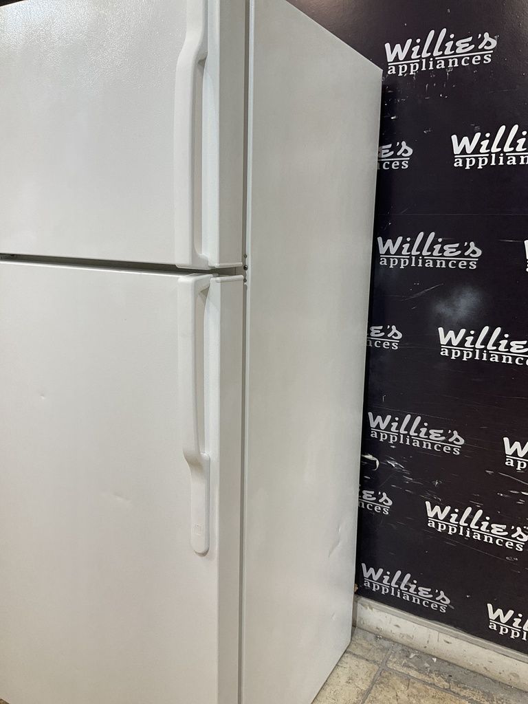 Ge Used Refrigerator Top and Bottom 28x67 1/2” (White) 