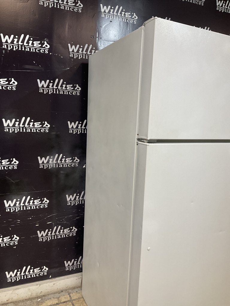 Ge Used Refrigerator Top and Bottom 28x67 1/2” (White) 