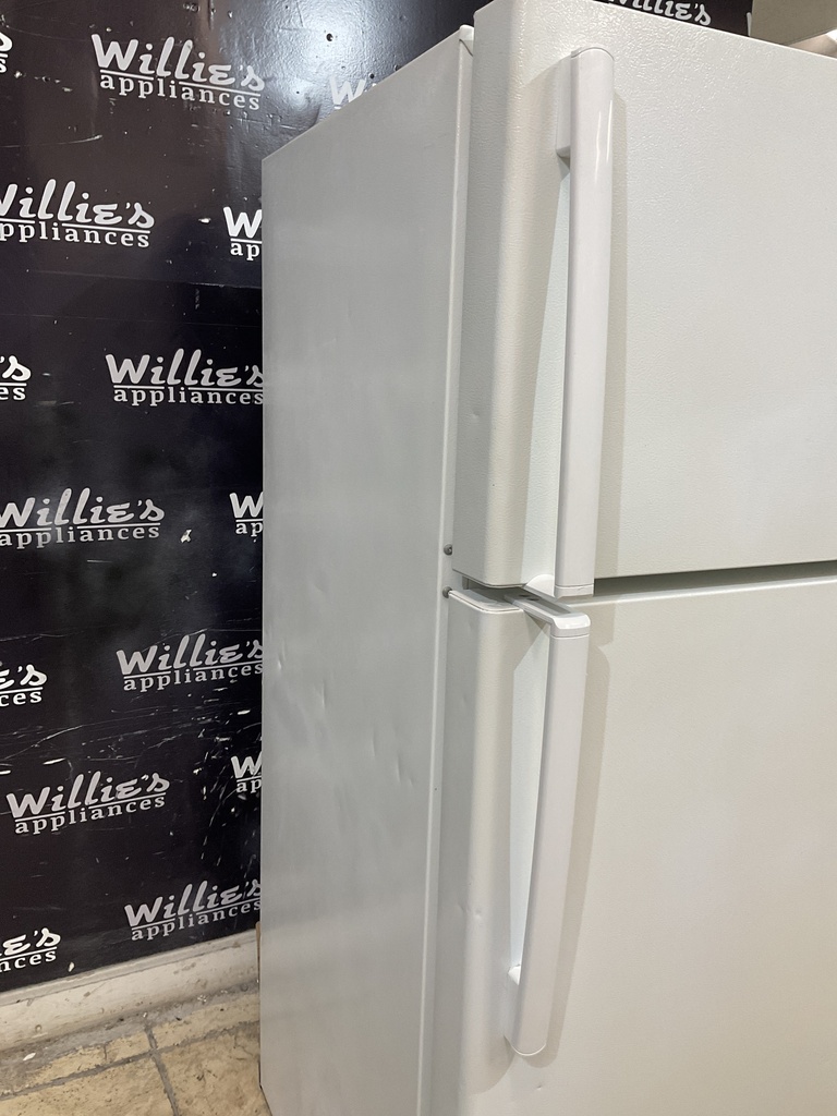 Ge Used Refrigerator Top and Bottom 28x61 1/2” (White) 