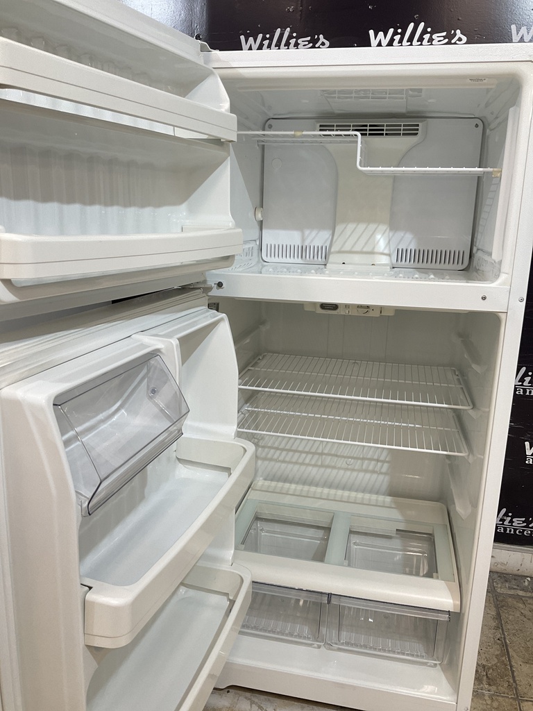 Ge Used Refrigerator Top and Bottom 28x61 1/2” (white)
