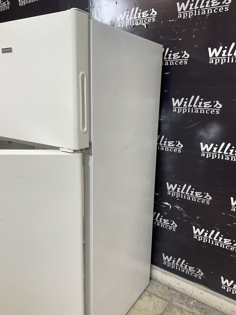 Hotpoint Used Refrigerator Top and Bottom 28x61 1/2” (White) 