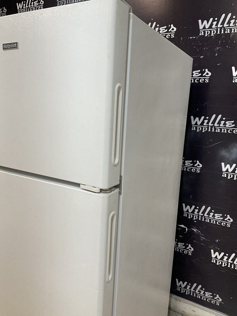 Hotpoint Used Refrigerator Top and Bottom 28x61 1/2” (White) 