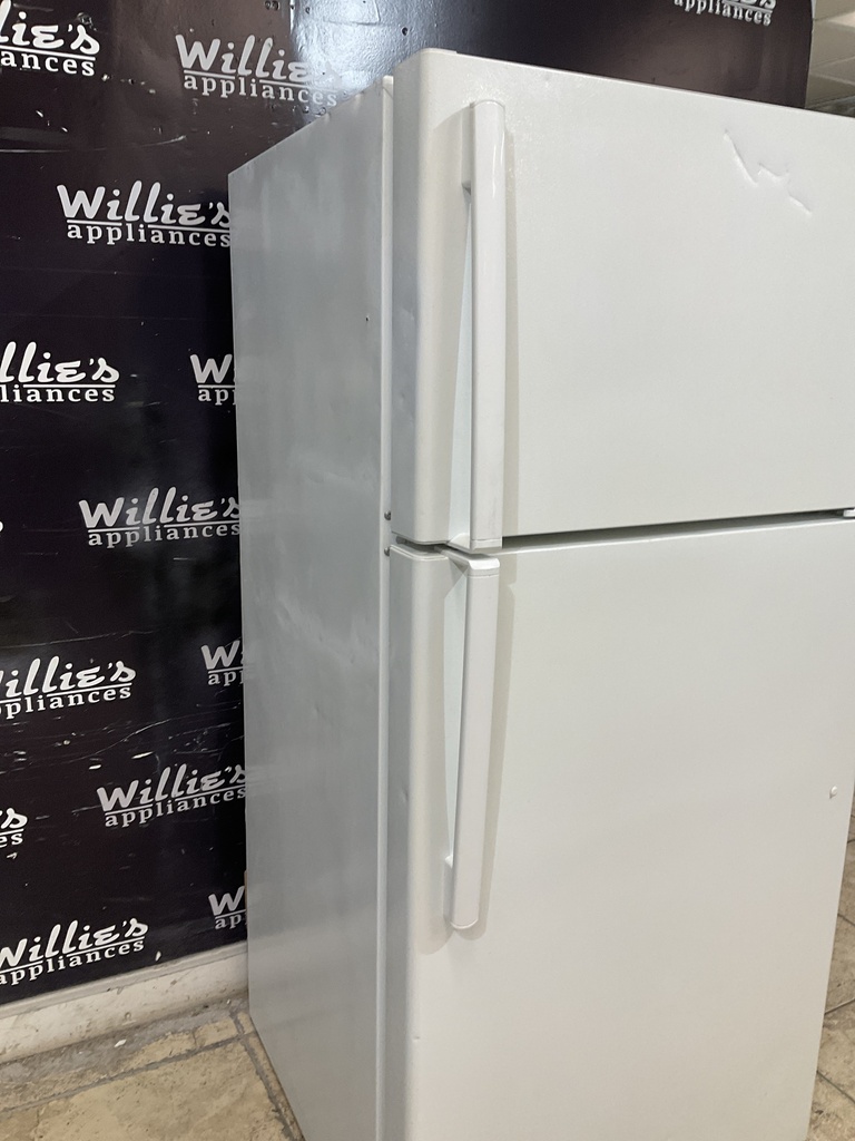 Ge Used Refrigerator Top and Bottom 28x61 1/2” (White) 
