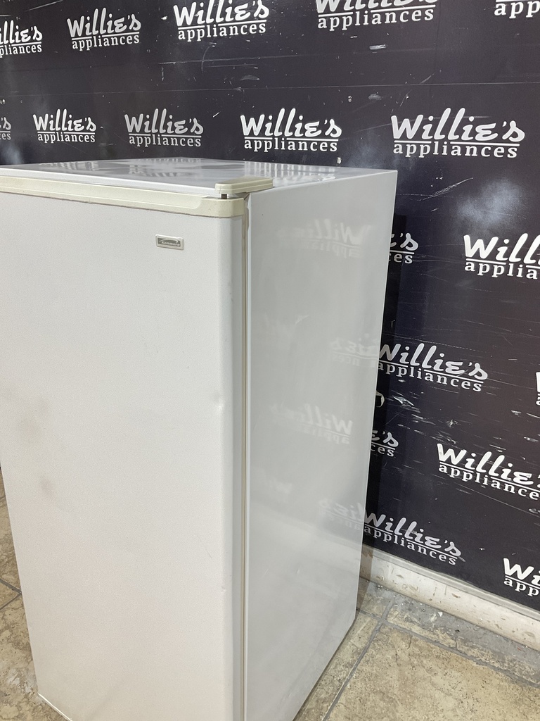 Kenmore Used Freezer Upright 21 1/3” x 47 (White) 