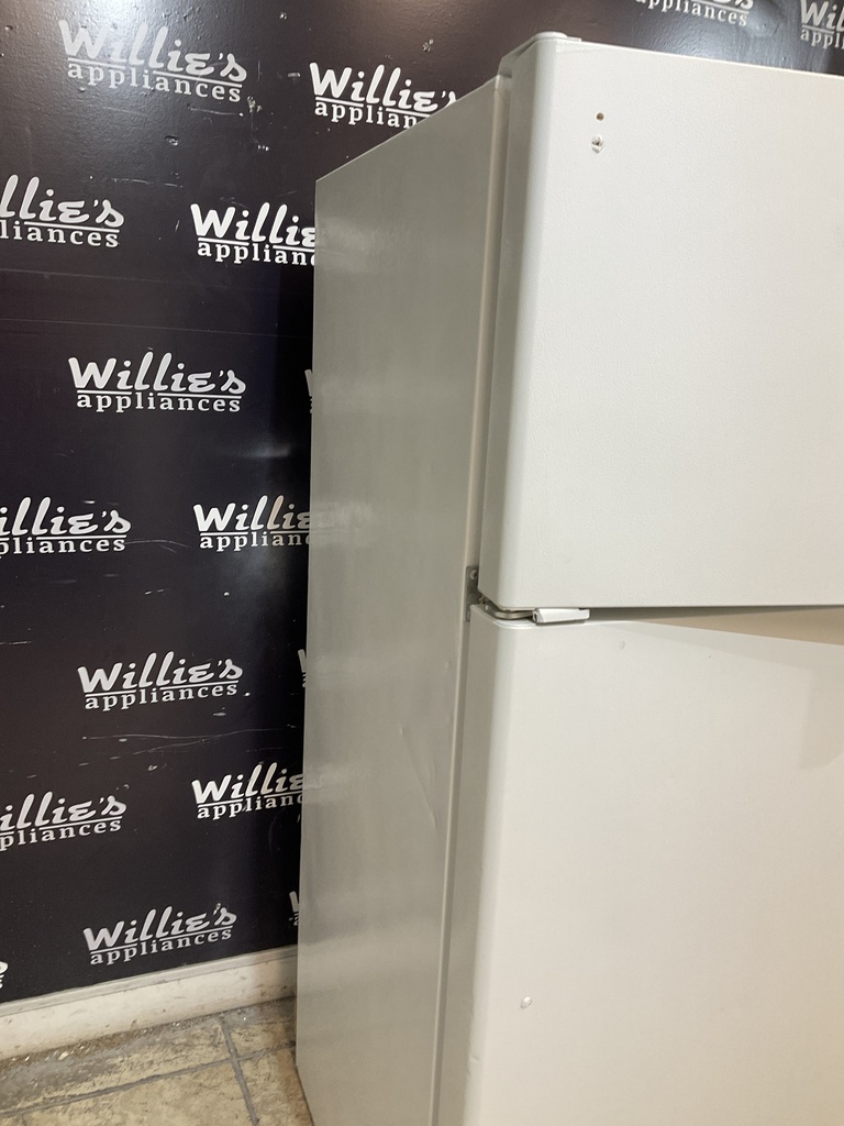 Ge Used Refrigerator Top and Bottom 28x61 1/2” (White) 