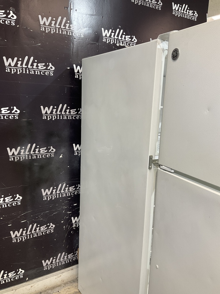 Ge Used Refrigerator Top and Bottom 28x61 1/2” (White) 