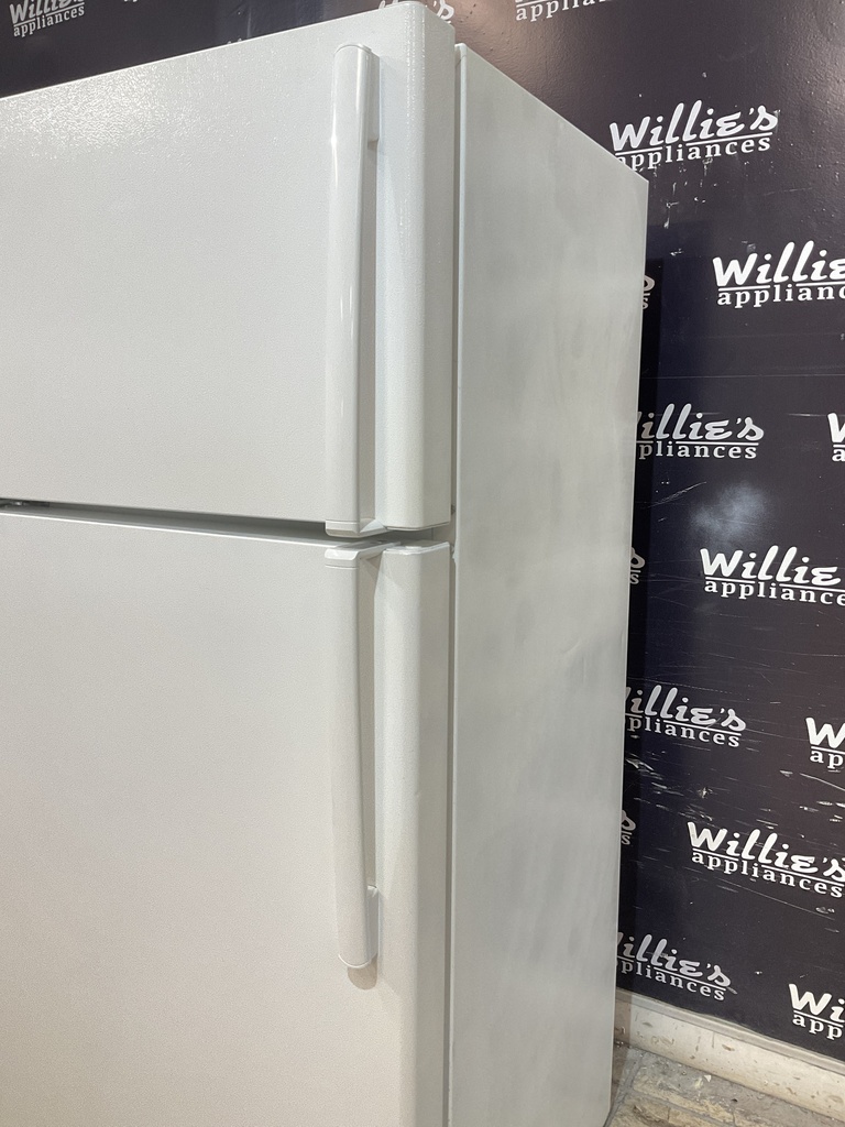 Ge Used Refrigerator Top and Bottom 28x64 1/2” (White)