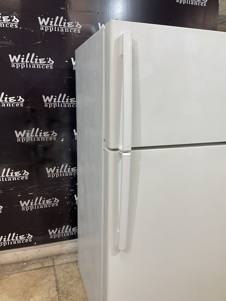 Ge Used Refrigerator Top and Bottom 28x61 1/2” (White) 