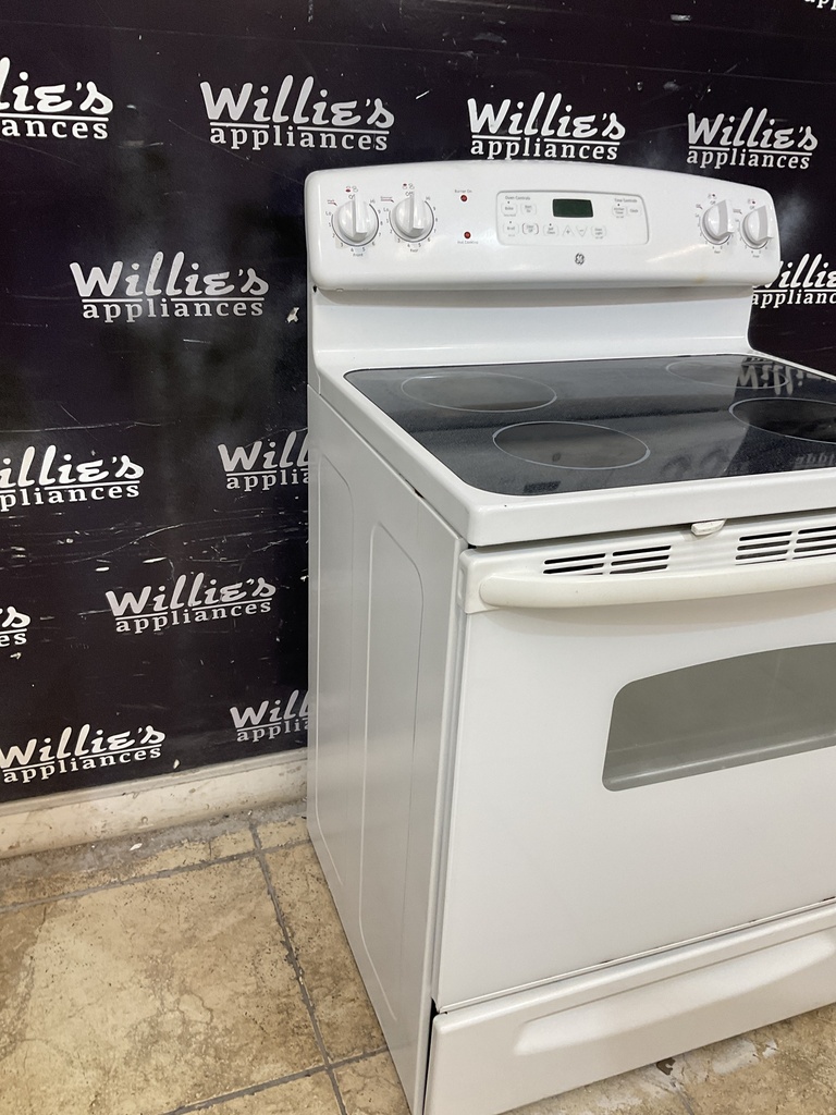 Ge Used Electric Stove 220volts (40/50 AMP) 30inches {3 prong} (White) 