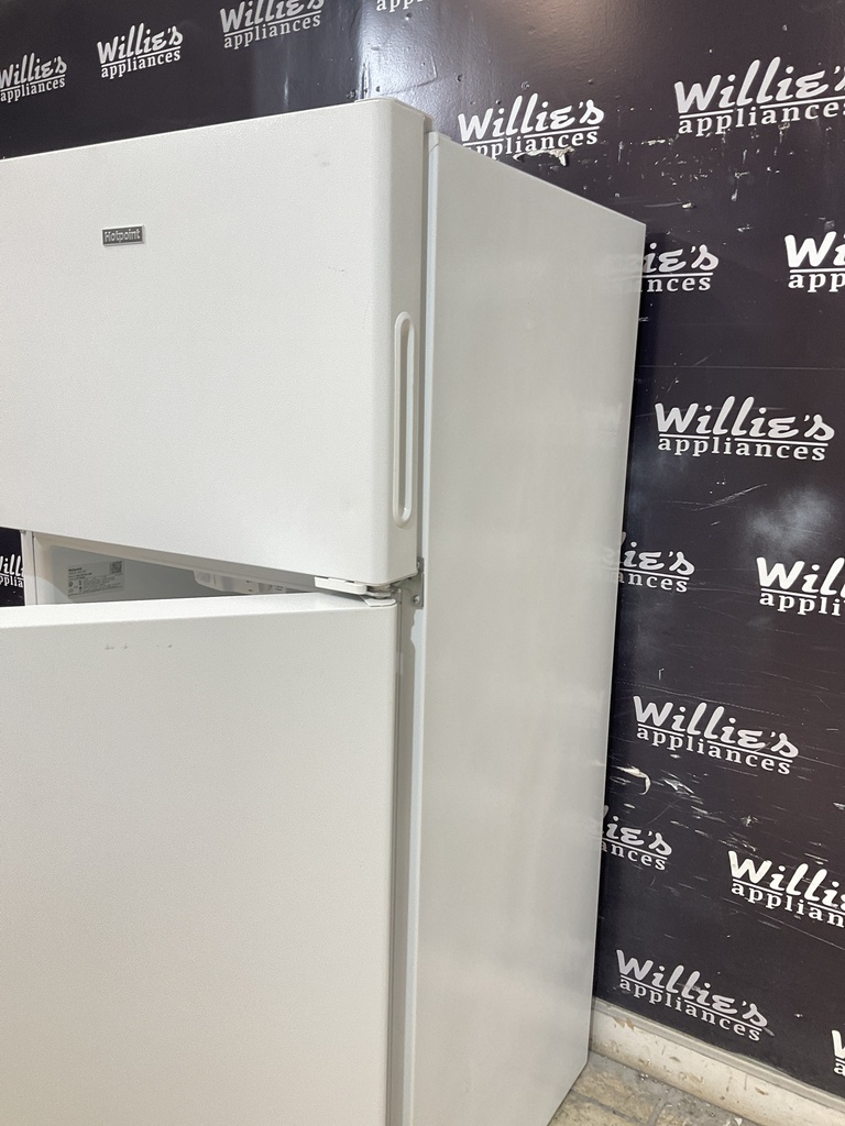 Hotpoint Used Refrigerator Top and Bottom 28x61 1/2” (White) 