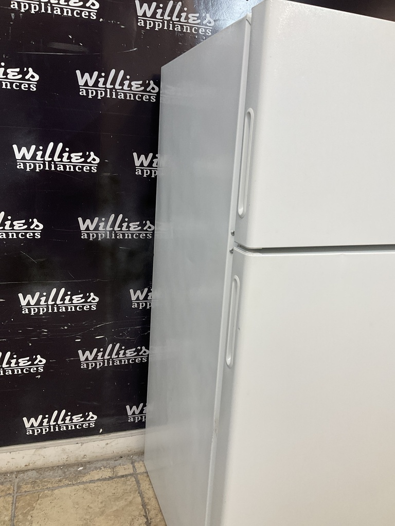Hotpoint Used Refrigerator Top and Bottom 28x61 1/2” (White) 