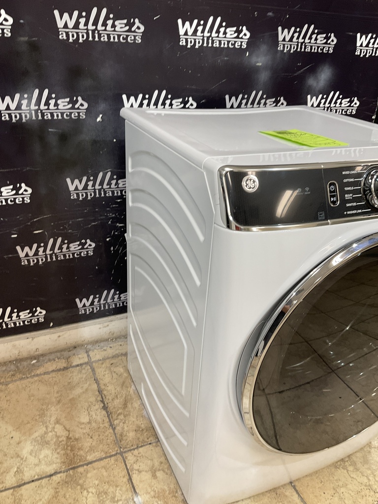 Ge Used Electric Dryer 220volts (30 AMP) 28 1/2” {4 prong} (White) 