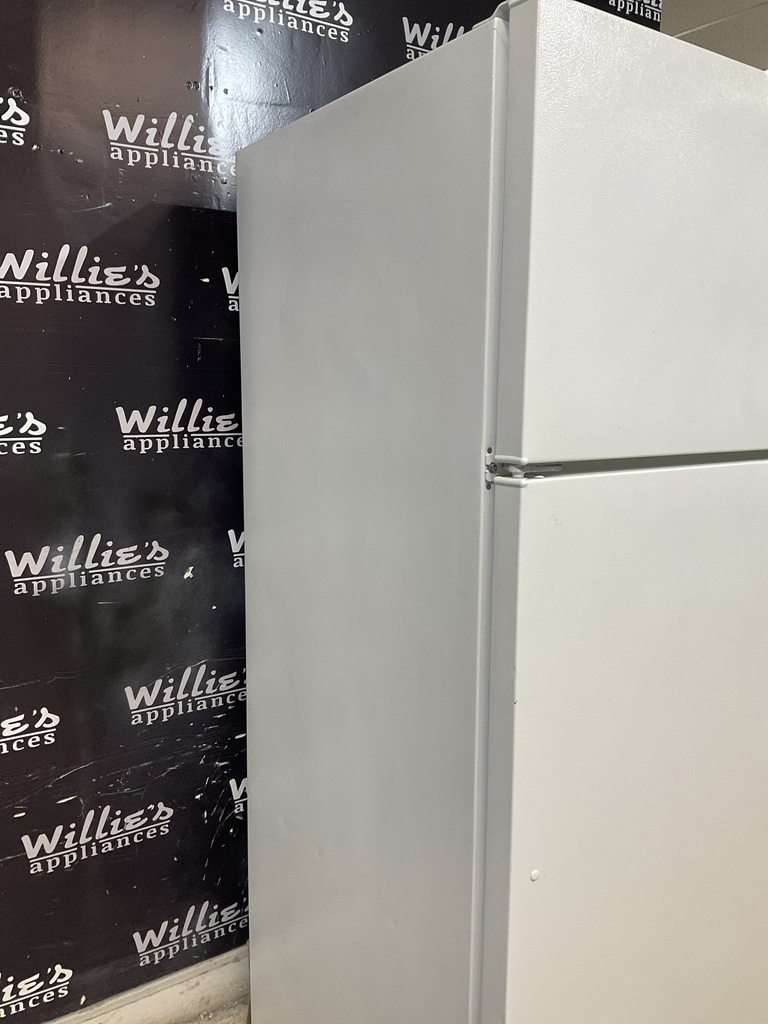 Hotpoint Used Refrigerator Top and Bottom 28x67 (white)