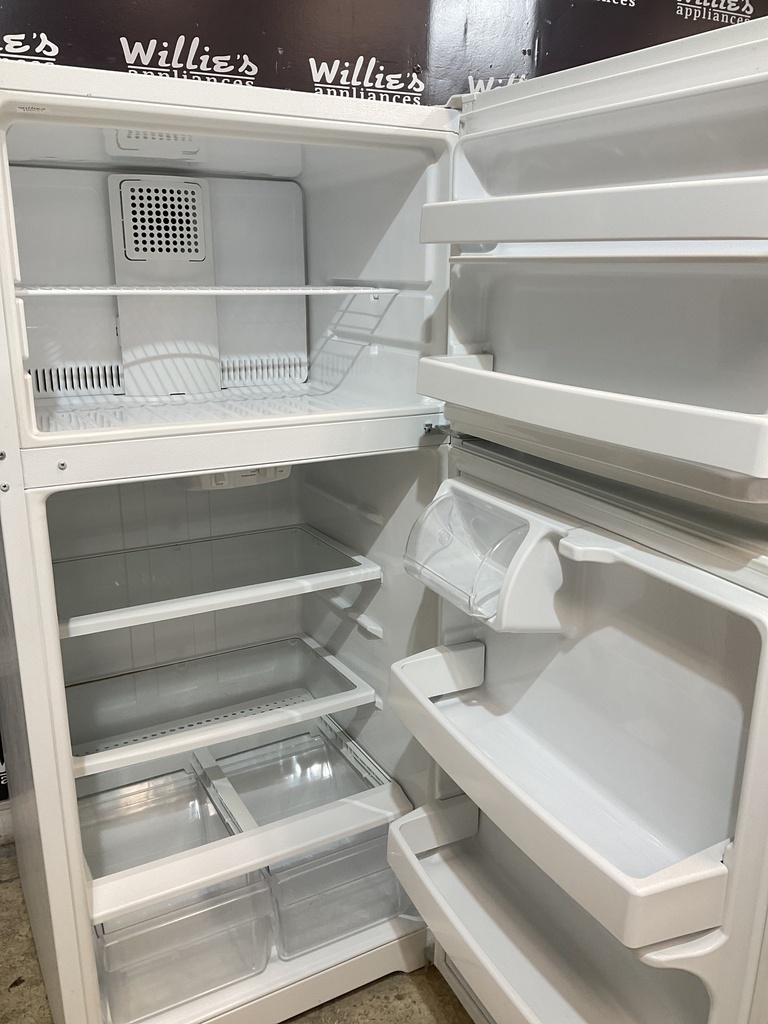 Ge Used Refrigerator Top and Bottom 28x61 1/2” (white) 