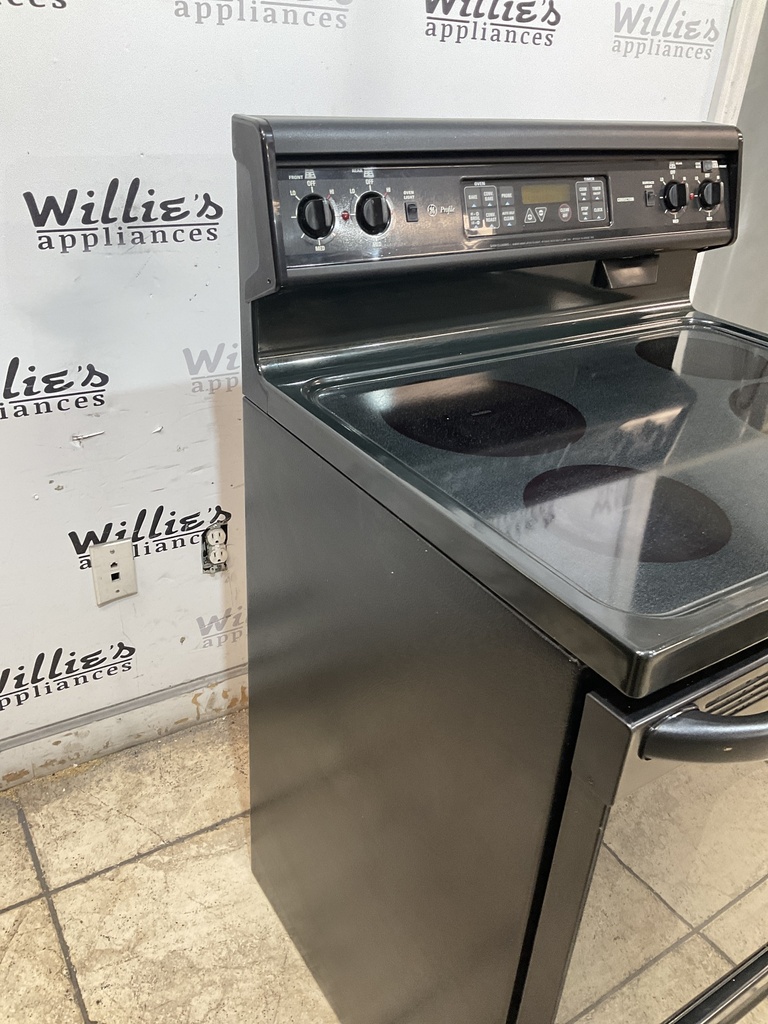 Ge Used Electric Stove 220volts (40/50 AMP) 30inches {no cord} (Black) 