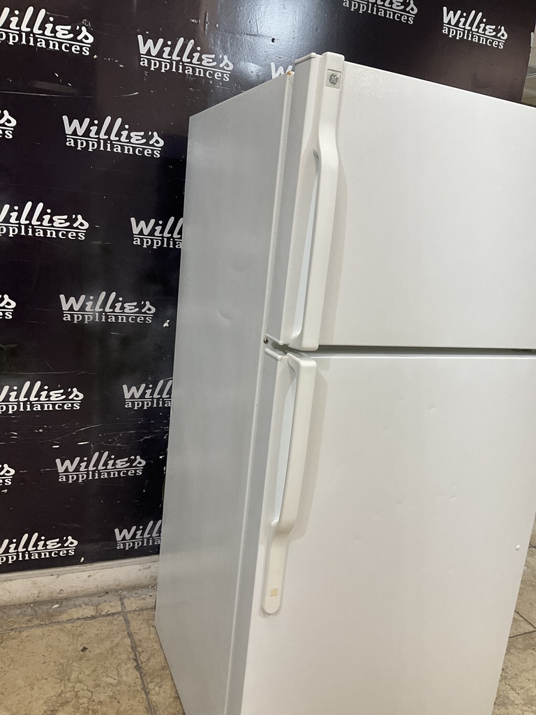 Ge Used Refrigerator Top and Bottom 28x62 (White)
