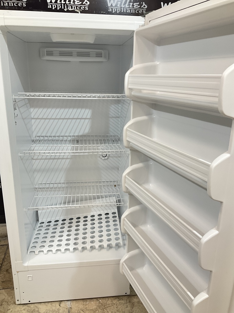 Frigidaire Used Freezer Upright 28x60 (White)