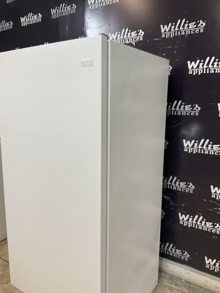 Frigidaire Used Freezer Upright 28x60 (White)