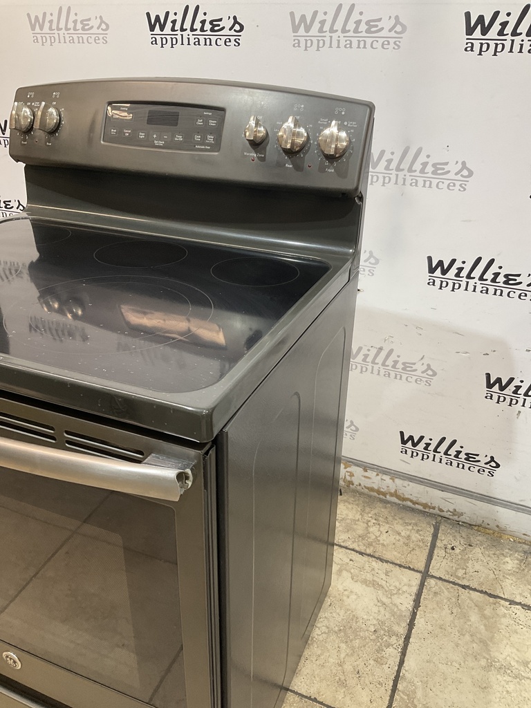 Ge Used Electric Stove 220volts (40/50 AMP) 30inches {3 prong} (Stainless steel)