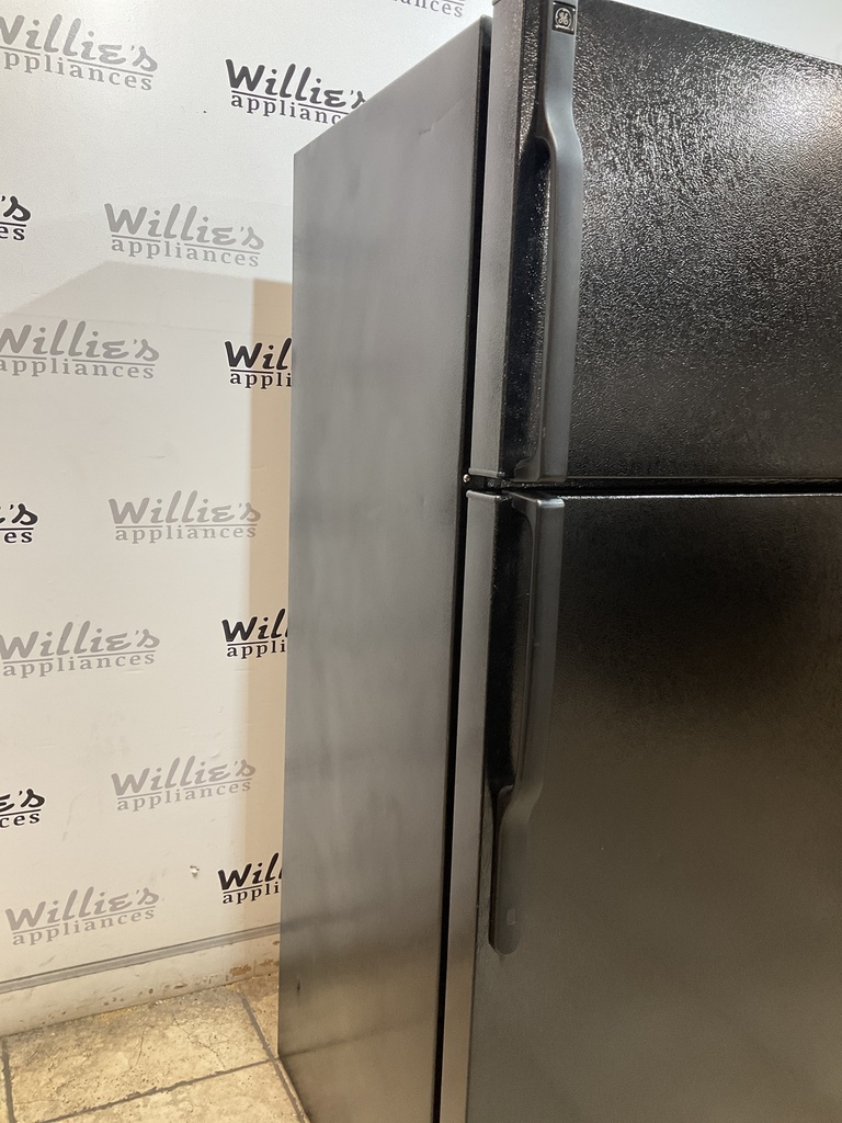 Ge Used Refrigerator Top and Bottom 28x64 1/2” (black) 