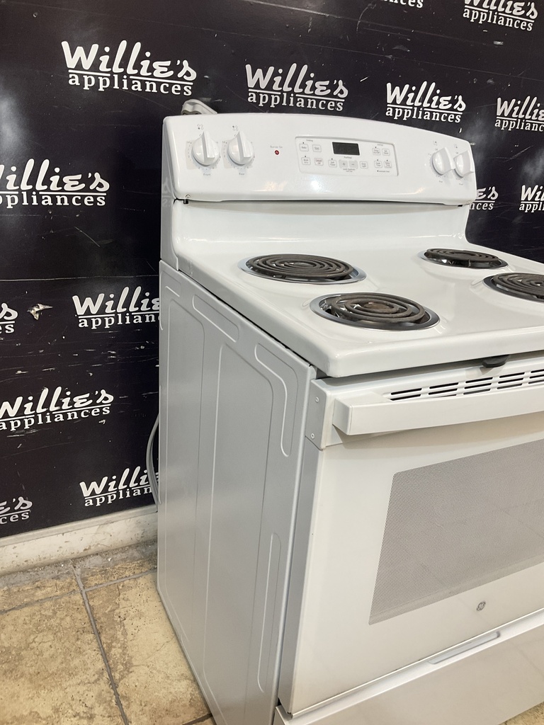 Ge Used Electric Stove 220volts (40/50 AMP) 30inches {3 prong} (white) 