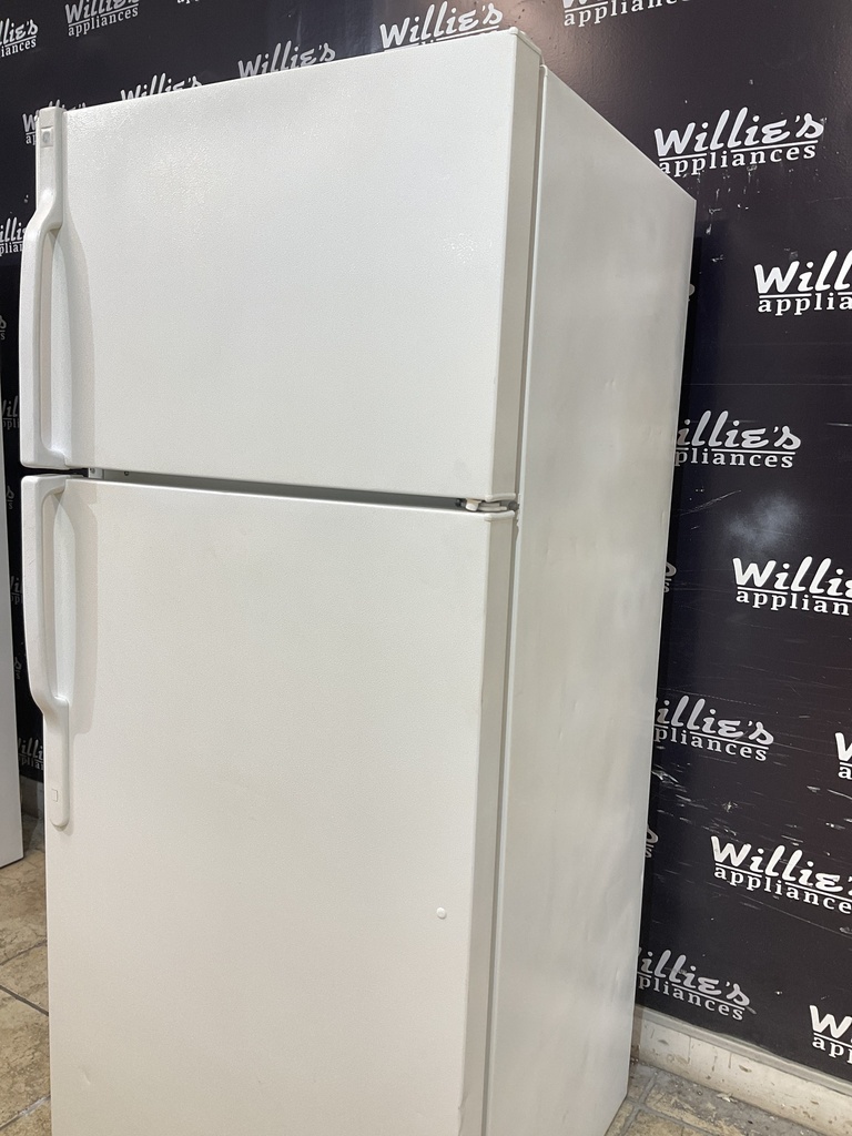 Ge Used Refrigerator Top and Bottom 28x64 1/2” (White) 