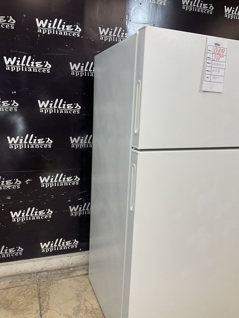 Hotpoint Used Refrigerator Top and Bottom 28x61 1/2” (White)
