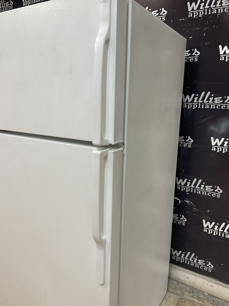 Ge Used Refrigerator Top and Bottom 28x61 1/2” (white) 