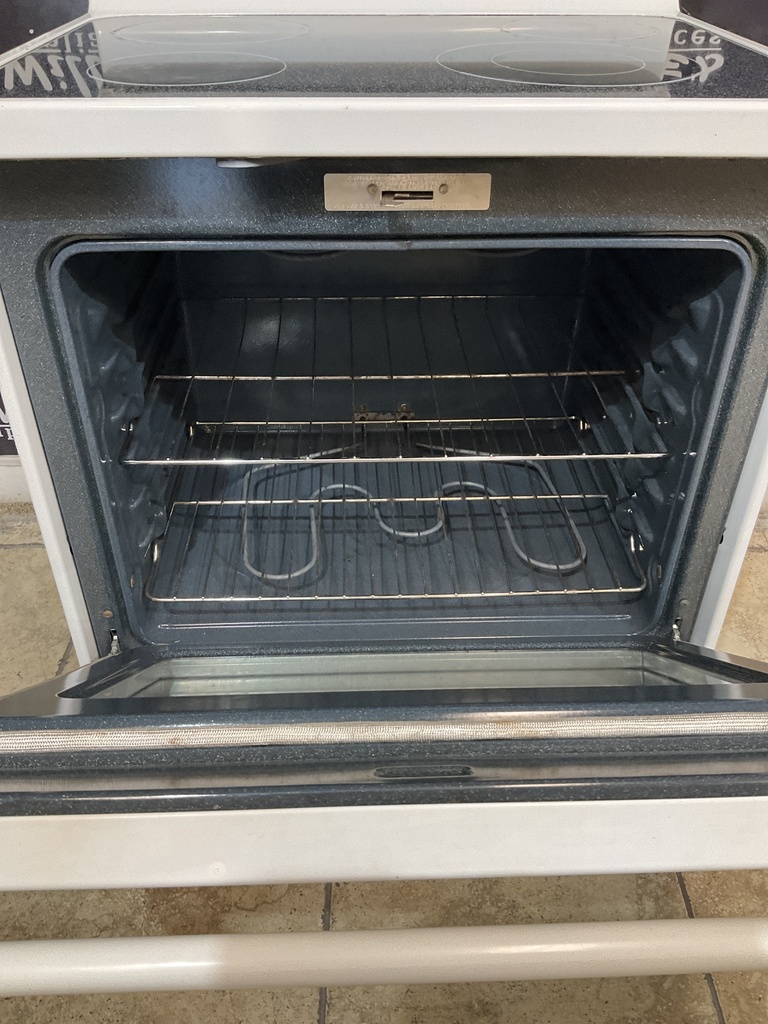 Ge Used Electric Stove 220volts (40/50 AMP) 30inches {no cord} (White) 