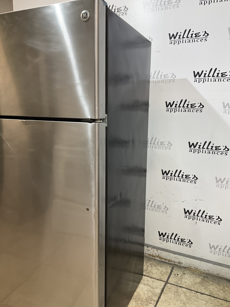 Ge Used Refrigerator Top and Bottom 28x67 (Stainless Steel) 