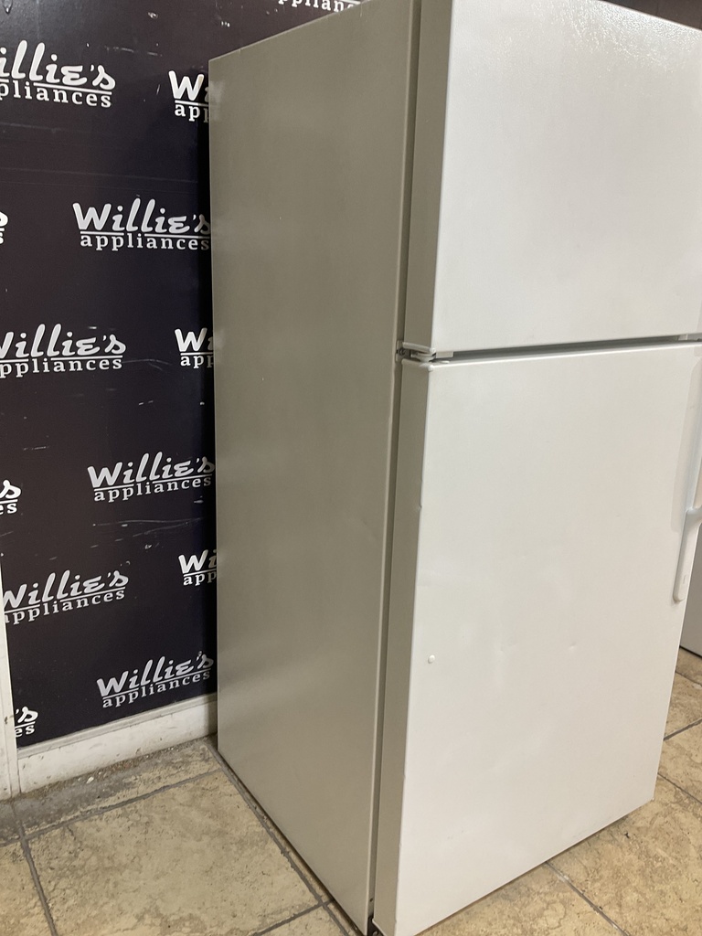 Ge Used Refrigerator Top and Bottom 28x61 1/2” (White) 