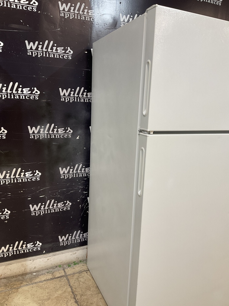 Hotpoint Used Refrigerator Top and Bottom 28x61 1/2” (white) 
