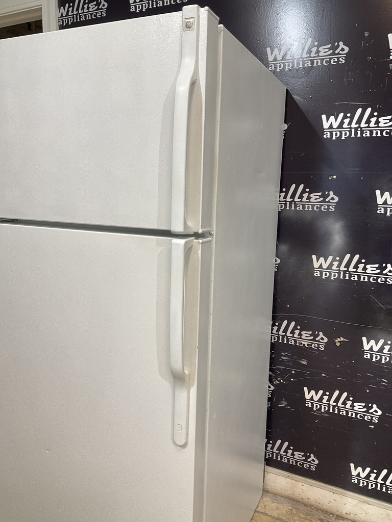 Ge Used Refrigerator Top and Bottom 28x64 1/2” (White) 